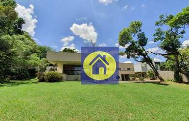 Imagem: A casa em condomínio possui 4 Dormitórios, 4 Banheiros, 3