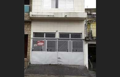 Imagem: A casa possui 4 Dormitórios, 2 Banheiros, 3 Vagas na garagem