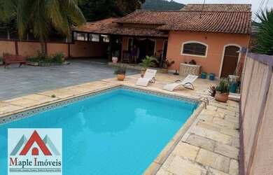 Imagem: A casa possui 3 Dormitórios, 4 Banheiros e 270m² de Área