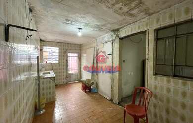 Imagem 2: Sobrado com 3 casas no quintal e salão comercial à venda, 229 m² por...