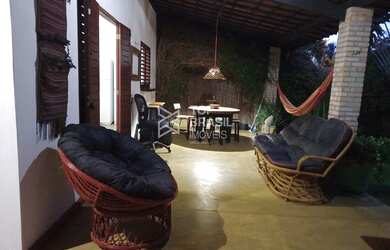 Imagem: A casa possui 2 Dormitórios, 3 Banheiros, 2 Vagas na garagem