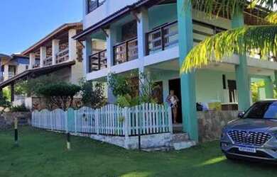 Imagem: A casa possui 4 Dormitórios, 5 Banheiros, 2 Vagas na garagem