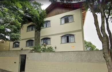 Imagem: O apartamento possui 3 Dormitórios, 1 Banheiro, 2 Vagas na