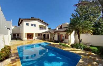 Imagem: A casa em condomínio possui 4 Dormitórios, 5 Banheiros, 5