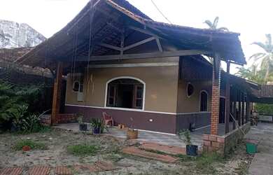 Imagem: A casa possui 3 Dormitórios, 3 Banheiros, 5 Vagas na garagem