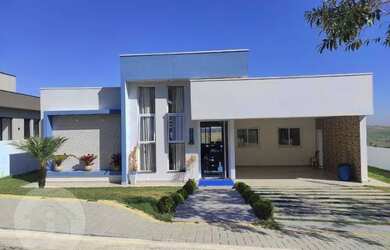 Imagem: A casa em condomínio possui 4 Dormitórios, 3 Banheiros, 4