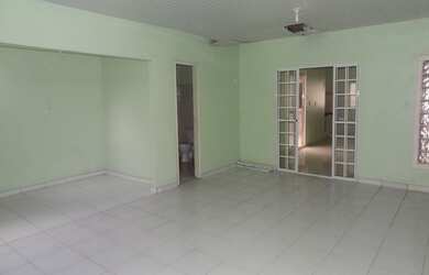 Imagem: A casa possui 4 Dormitórios, 3 Banheiros, 2 Vagas na garagem