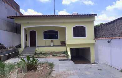 Imagem: A casa possui 2 Dormitórios, 1 Banheiro, 3 Vagas na garagem