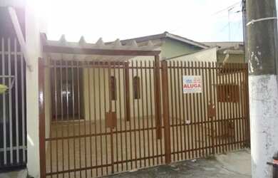 Imagem: A casa possui 2 Dormitórios, 1 Banheiro, 1 Vaga na garagem