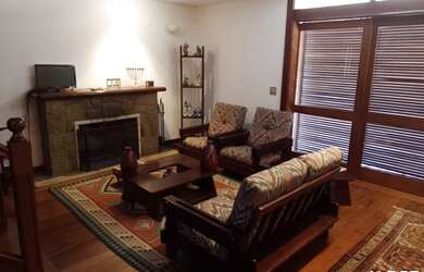 Imagem: A casa em condomínio possui 5 Dormitórios, 1 Banheiro, 1 Vaga