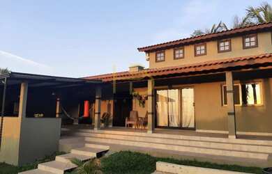 Imagem: A casa em condomínio possui 3 Dormitórios, 4 Banheiros, 4