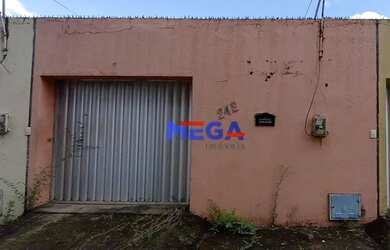 Imagem: A casa possui 3 Dormitórios, 2 Banheiros, 2 Vagas na garagem