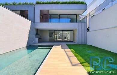 Imagem: A casa em condomínio à venda possui 5 Dormitórios, 5 Banheiros