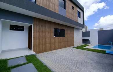 Imagem: A casa possui 3 Dormitórios, 1 Banheiro, 1 Vaga na garagem