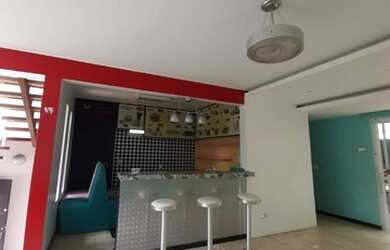 Imagem: A casa possui 5 Dormitórios, 4 Banheiros, 2 Vagas na garagem