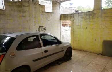 Imagem: A casa possui 2 Dormitórios, 1 Banheiro, 1 Vaga na garagem