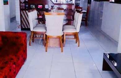 Imagem: A casa possui 3 Dormitórios, 2 Banheiros e 400m² de Área