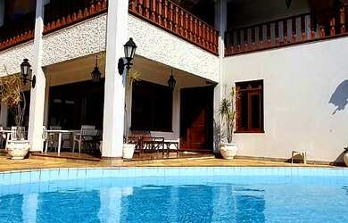 Imagem 3: Luxuosa residência. Piscina, Varanda, 780m² de Áreae4 Vagas na garagem