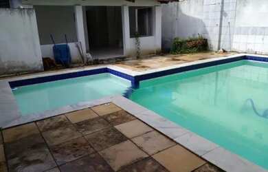 Imagem: A casa possui 2 Dormitórios, 1 Banheiro, 1 Vaga na garagem