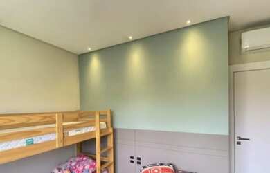 Imagem: A casa possui 2 Dormitórios, 2 Banheiros, 2 Vagas na garagem