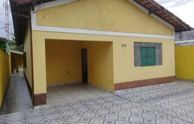 Imagem: A casa possui 2 Dormitórios, 2 Banheiros, 2 Vagas na garagem