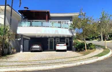 Imagem: A casa em condomínio possui 4 Dormitórios, 5 Banheiros, 2