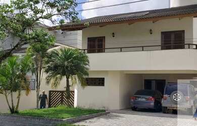 Imagem: A casa em condomínio possui 4 Dormitórios, 5 Banheiros, 2