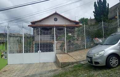 Imagem: A casa possui 3 Dormitórios, 3 Banheiros, 3 Vagas na garagem