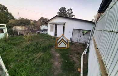 Imagem: A casa possui 2 Dormitórios, 2 Banheiros, 3 Vagas na garagem