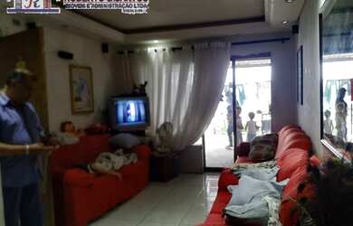 Imagem: A casa possui 3 Dormitórios, 3 Banheiros, 3 Vagas na garagem