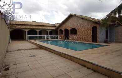 Imagem: A casa possui 3 Dormitórios, 4 Banheiros, 3 Vagas na garagem