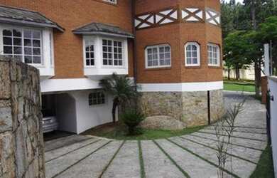 Imagem: A casa em condomínio possui 4 Dormitórios, 5 Banheiros, 4