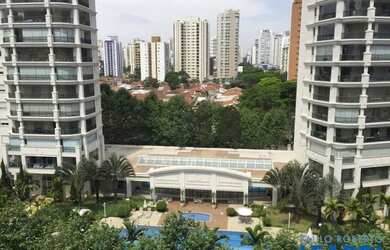 Imagem: O depósito possui 3 Vagas na garagem, 70m² de Área e está