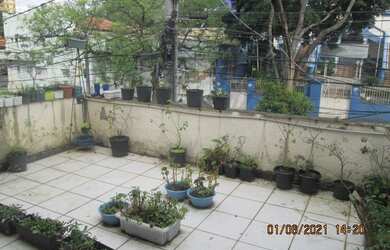 Imagem: A casa possui 5 Dormitórios, 5 Banheiros, 4 Vagas na garagem