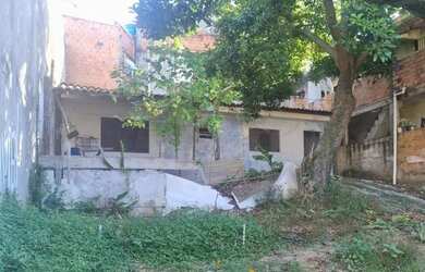 Imagem: A casa possui 1 Dormitório, 1 Banheiro, 1 Vaga na garagem