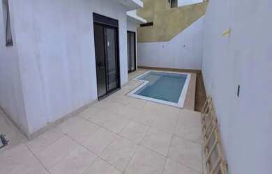 Imagem: A casa em condomínio possui 3 Dormitórios, 4 Banheiros, 4