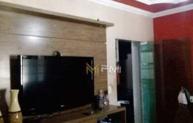 Imagem: A casa à venda possui 2 Dormitórios, 1 Banheiro, 2 Vagas na