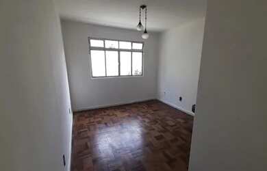 Imagem: O apartamento possui 3 Dormitórios, 1 Banheiro, 1 Vaga na garagem