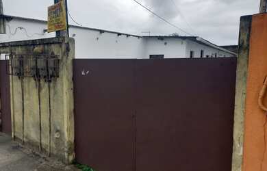 Imagem: A casa possui 1 Dormitório, 1 Banheiro, 1 Vaga na garagem e