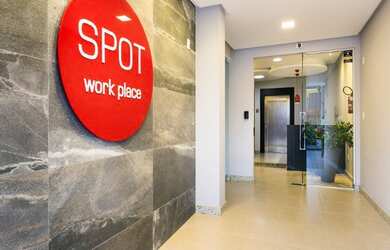 Imagem: O depósito possui 4 Vagas na garagem, 73m² de Área e está