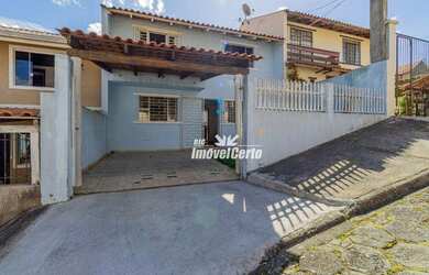 Imagem: A casa possui 3 Dormitórios, 2 Banheiros, 2 Vagas na garagem