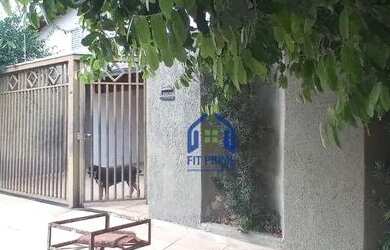 Imagem: A casa possui 3 Dormitórios, 3 Banheiros, 2 Vagas na garagem