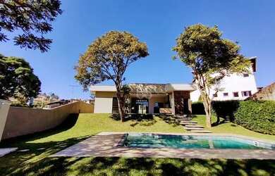 Imagem: A casa em condomínio possui 4 Dormitórios, 5 Banheiros, 4