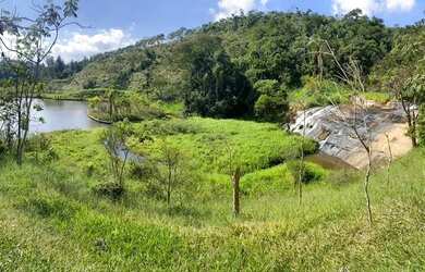 Imagem: O terreno possui 600m² de Área e está localizado em Jardim