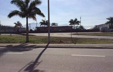 Imagem: A casa possui 5 Dormitórios, 5 Banheiros, 1 Vaga na garagem