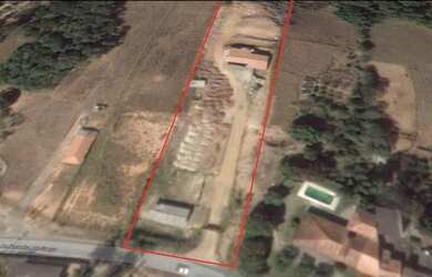 Imagem: O terreno possui 10.000m² de Área e está localizado em Jardim