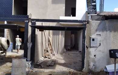 Imagem: A casa possui 2 Dormitórios, 1 Banheiro, 1 Vaga na garagem