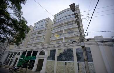 Imagem: O apartamento possui 1 Dormitório, 1 Banheiro, 2 Vagas na garagem