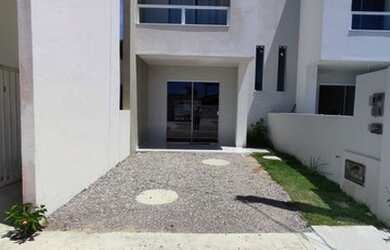 Imagem: A casa possui 2 Dormitórios, 2 Banheiros, 2 Vagas na garagem