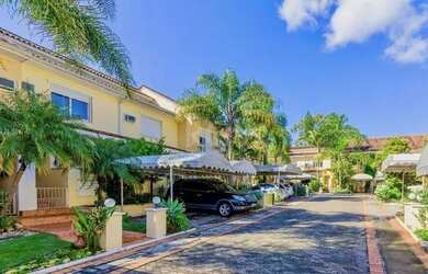 Imagem: A casa em condomínio possui 3 Dormitórios, 1 Banheiro, 1 Vaga